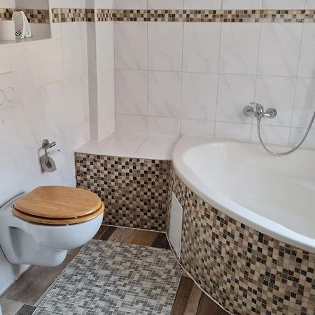 Ferienwohnung Mit Individueller Ausstattung - Jedes Zimmer Ist Anders Эрфурт Экстерьер фото